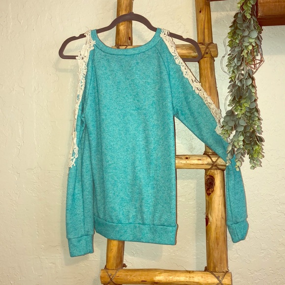 Soft, turquoise long sleeve sweater - Picture 1 of 3